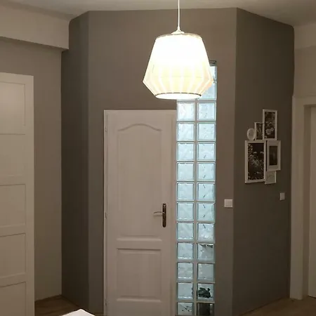 Ezredev Apartman