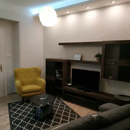 Ezredev Apartman *