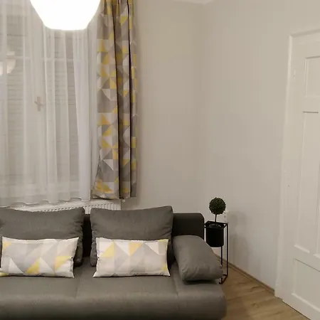 Ezredev Apartman Apartment