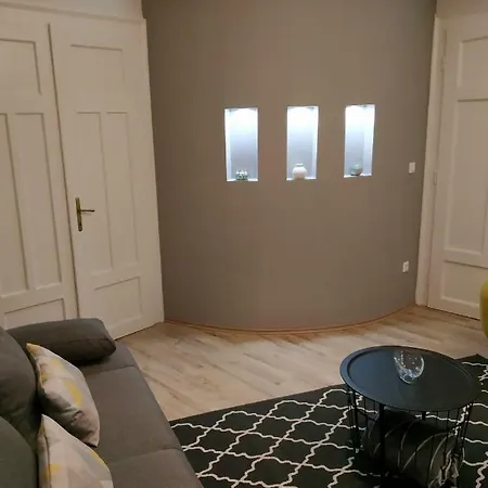 Ezredev Apartman